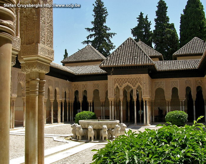 Granada - Alhambra - Leeuwenhof Het Patio de los Leones was het centrale gedeelte van het privé-verblijf van de sultan. Stefan Cruysberghs